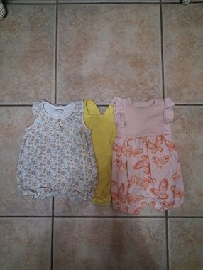 Set Of 3 Infant Girl Spring/Summer Outfits Size 12 Months
